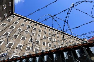 Aktér miliardového tunelu, na něhož vydali zatykač, se sám přihlásil ve věznici - Seznam Zprávy