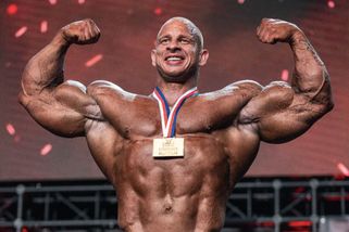Slovenský obr se utrhl ze řetězu. Jeho forma v Praze šokovala rozhodčí
