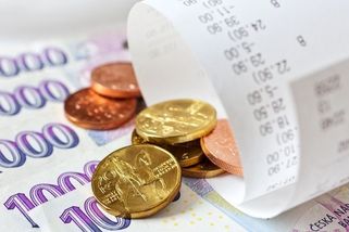 Hrála si na kamarádku. Seniorka z Moravy o dvacet let staršímu muži postupně vysála účet - Novinky