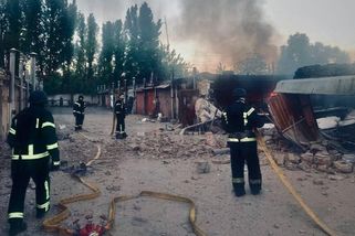 Záhada nočního úderu. Extrémně drahou raketou Rusové zasáhli garáže | Svět