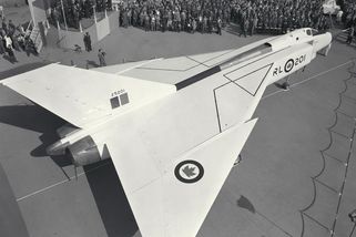 Avro Arrow: Kanada postavila letoun budoucnosti. Pak ho nechala zničit - Médium.cz