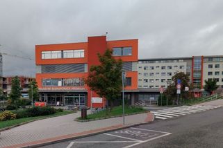 Policie zasahovala v nemocnici v Příbrami a na středočeském úřadu. Případ řeší evropský žalobce - Novinky
