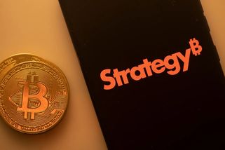 Saylorova firma šokuje: Poprvé od roku 2022 prodala bitcoiny!