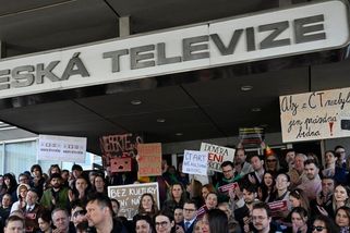 „Amatérismus a chaos.“ Analytik tepe vládu za třesk v ČT a rozhlase. Říká, co nastane