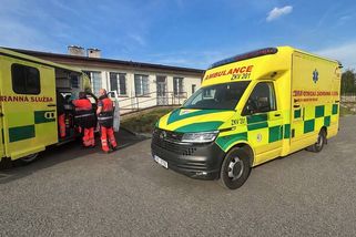 Ve věznici Ostrov na Karlovarsku hořelo, dva odsouzení a bachař skončili v nemocnici - Novinky