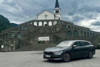 Plug-in hybridem za nejbližším koupáním na Jadranu? Překvapením nebyla jen spotřeba - Novinky
