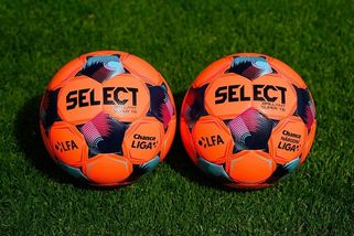 Fotbalová liga se bude v příští sezoně hrát s pestrobarevnými míči - Sport.cz