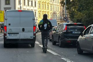 Od 1. května povinné blinkry na koloběžkách: Kdo si koupil špatný model, může ho rovnou vyhodit
