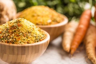 Poctivá domácí vegeta: Vyrobte si ji doma bez i se solí. Stačí vám jen zelenina a bylinky