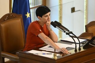 Opozici se nepodařilo odvolat Pekarovou z čela Sněmovny - Novinky