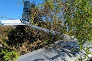 V Havlíčkově Brodě havaroval na ulici větroň. Pilot se zranil - Novinky