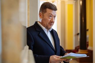 Okamura pod tlakem. SPD se připravuje na konec svého zakladatele, ve hře je pro něj nová pozice