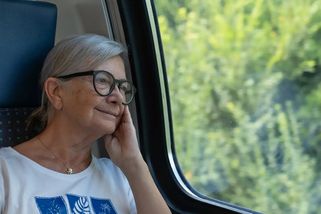 Důchodci mohou vlakem levněji za hranice: Oblíbená města jsou blízko a lákají na klidné výlety