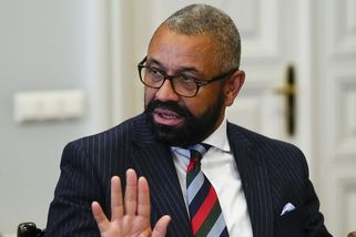 Ukrajina má právo útočit i v ruském vnitrozemí, zní z Británie - Novinky