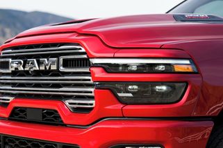 Ostuda! Automobilka RAM dala na tričko pro americké patrioty Toyotu