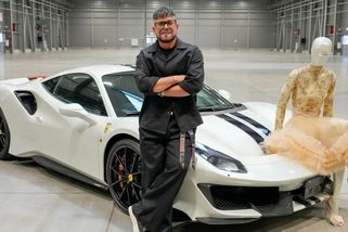 Osmany Laffita se pochlubil luxusní károu. Díky kubánskému návrháři navíc do Česka míří hudební megahvězda - Super.cz