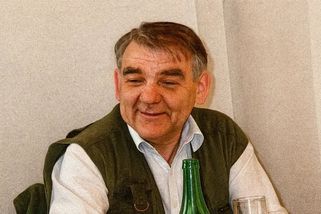 Ivan Dejmal byl vězeň z Minkovic, který se stal ministrem a do úřadu jezdil na kole - Médium.cz