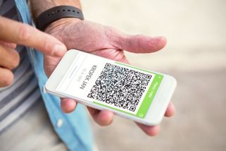 V Evropské unii začaly platit covidové certifikáty pro cestování bez omezení - Novinky