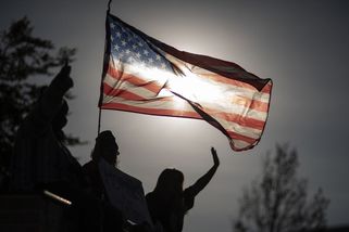 USA potřebují peníze. Prodávají dluhopisy s nejhorším úrokem za 20 let - Novinky