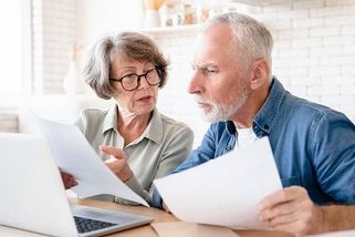 Finanční šok po odchodu do důchodu. Příjem klesne v průměru o 17 tisíc