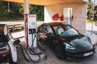 Německý ministr chce natolik zdanit konvenční auta, že by elektromobily vyšly levněji - Novinky