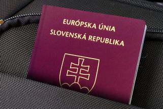 Polovina mladých Slováků zvažuje odchod do ciziny, především do Česka - Novinky
