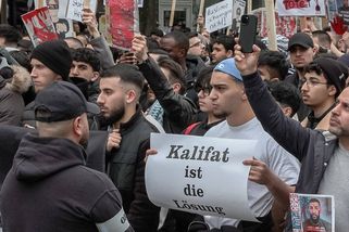 Islamisté v Hamburku žádali chalífát, tamní veřejnoprávní televize mlčela - Novinky
