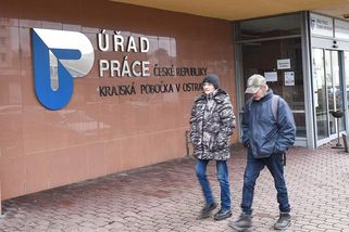 Úřad práce není jistota pro důchod: Krácení vám vezme roky