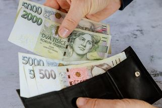 Srovnání mezd ČR vs. Německo (2026): Výplaty přes 130 000 Kč, navíc i tučný důchod. Češi mohou jen závidět