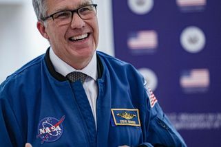 Do vesmíru létáme, abychom zlepšili život na Zemi, řekl Novinkám astronaut NASA - Novinky
