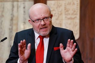 Válek v kauze Motol ukázal na Babiše a sám se označil za hrdinu. Havlíček na něm nenechal nit suchou