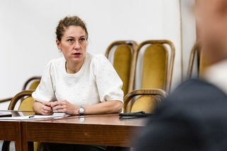 Ministr je politickou loutkou, vzkazuje Decroix. Tejce vyzvala ke zveřejnění dokumentů o bitcoinech