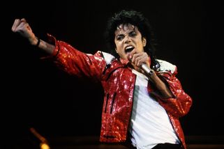 Týrané dítě, obří sláva a život, který se rozpadl: Příběh Michaela Jacksona bez příkras