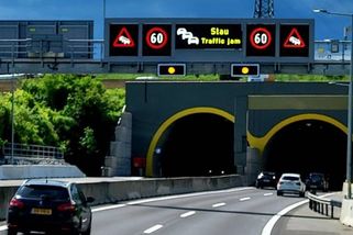 Cesta Rakouskem se může prodražit i prodloužit. Na dálnicích platí nové pravidlo