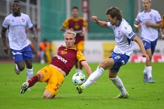Zápas Dukly s Ostravou určí sestupujícího z fotbalové ligy, Slavia oslaví titul | ČeskéNoviny.cz