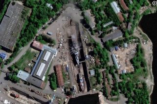 Zásah přímo doprostřed trupu. Ukrajinci zničili ruskou korvetu Bojkij, ukazují satelity - Novinky