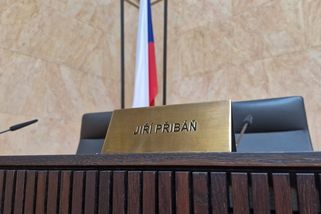 V žíle 2,6 promile, zákaz řízení a stejně šoféroval. „Dyť jsem po silnici jel jen půlkou auta“, hájil se - Novinky
