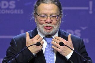 Vondra má problém v Bruselu. Transparency řeší jeho vazby na think-tank se zbrojaři