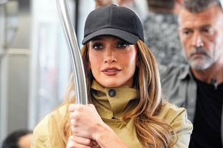Jennifer Lopez v metru! 'Mastné tyče' se držela jako klíště