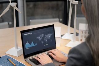 Týden v OZE: Sedm států žaluje USA, Německo brání soláry a EU chystá investice do sítí