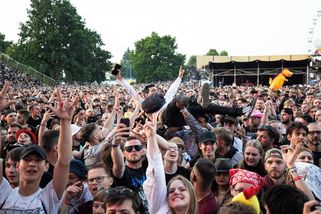 Hudební festivaly 2026: Kam vyrazit a jaké hvězdy letos přijedou - Seznam Zprávy