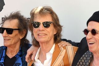 The Rolling Stones „nakopou zadky“. Na novém albu hostují Robert Smith i Paul McCartney | Headliner