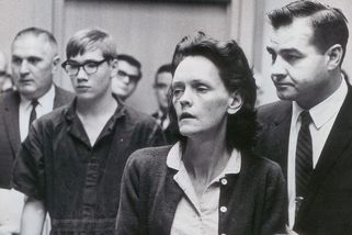 Žena brutálně utýrala svěřené dítě. Po propuštění z vazby zamířila do školy - Médium.cz