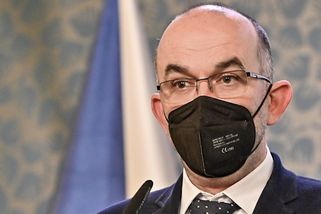 Blatný trvá na roušce i na prázdné ulici. Nechci v tom mít výjimky, vysvětlil - Seznam Zprávy