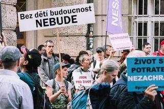 Praha zakázala feministickou demonstraci, prý by popírala právo na akce Hnutí Pro život. Zasáhl soud