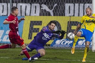 Kuriózní gól a obrovský kiks teplického golmana! Tohle jsem snad ještě neviděl, smál se olomoucký Yunis - Sport.cz