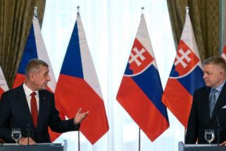 Babiš koupil chemičku, která před lety zamořila Bratislavu. Sanaci chce zaplatit od Fica