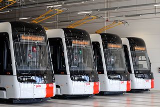 Do Prahy dorazila první tramvaj 52T z letošní dodávky. Celkem jich do prosince přibude dvacet