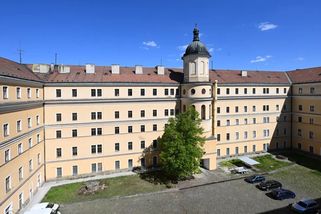 Hanácké kasárny ožívají. Do areálu se nastěhuje divadlo, škola i kavárny