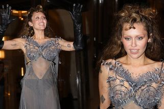 Miley Cyrus oblékla průsvitné šaty. Dle lidí vypadá jako striptérka